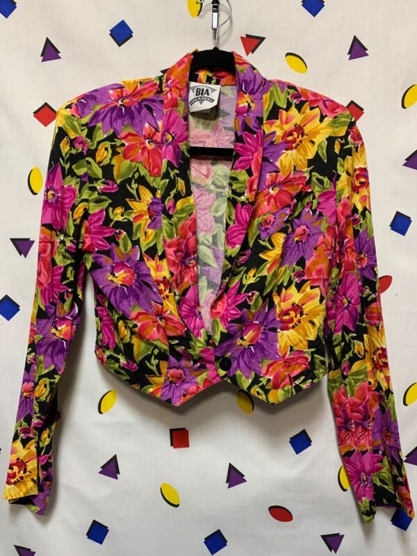 product details: 1980S CROPPED FLORAL JACKET PADDED SHOULDERS photo