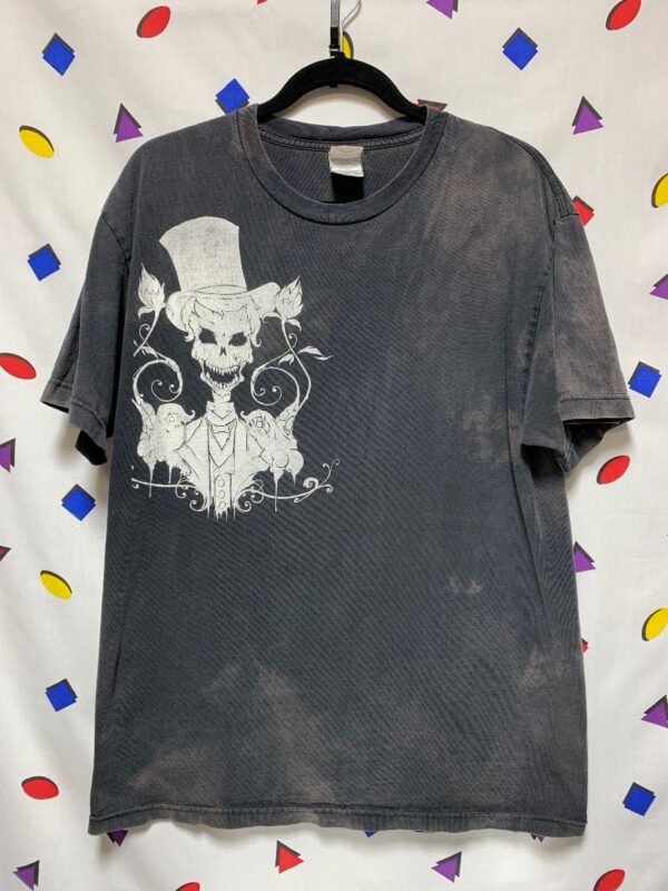 product details: TUXEDO SKELETON WITH TOP HAT IN PUMPKIN PATCH HALLOWEEN SPOOKY OFFSET GRAPHIC T-SHIRT photo