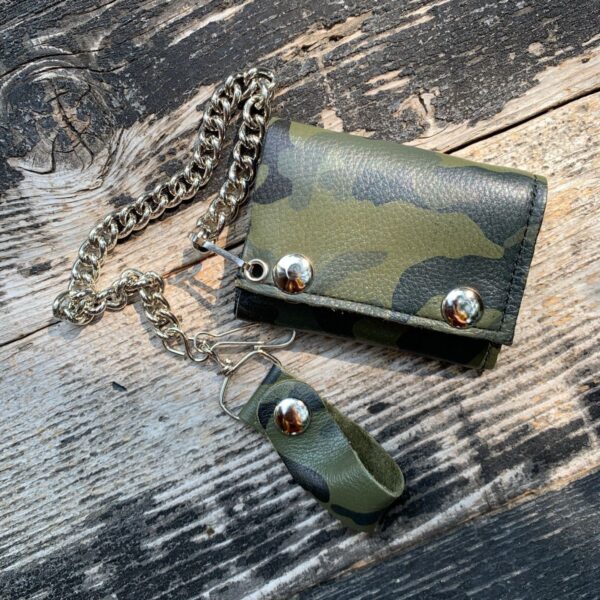 product details: CAMO PATTERN LEATHER CHAIN WALLET photo