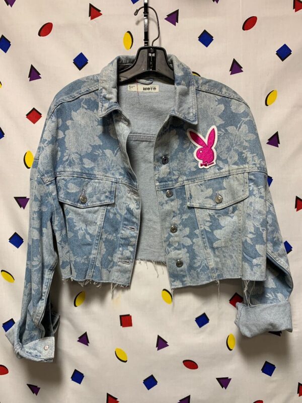 product details: CROPPED FLORAL PRINTED DENIM JACKET NWT AS-IS photo
