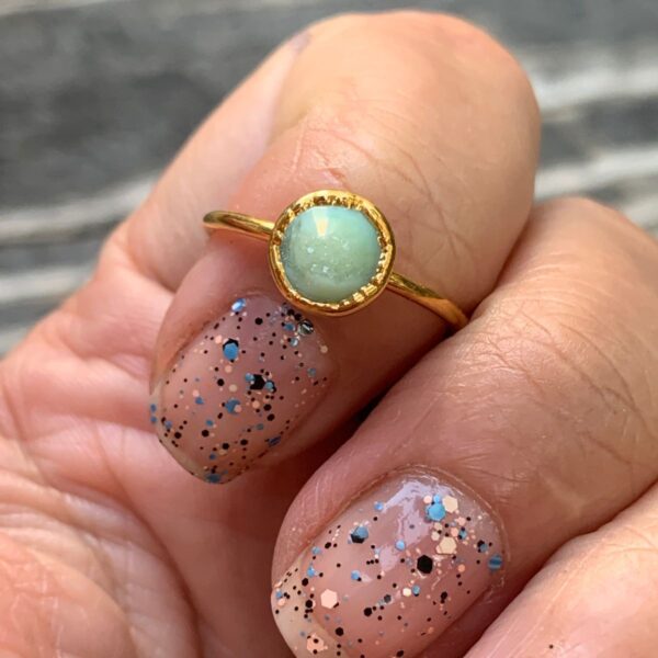 product details: BRIGHT GREEN DRUZY - SMALL GOLD PLATED NATURAL CRYSTAL STONE RING SIZE 7 photo