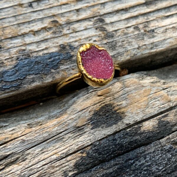 product details: PINK SMALL GOLD PLATED NATURAL CRYSTAL STONE DRUZY QUARTZ MIDI RING SIZE 7 photo