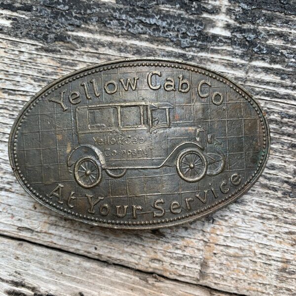 product details: VINTAGE YELLOW CAB COMPANY AT YOUR SERVICE ENGLAND SOLID BRASS BELT BUCKLE photo