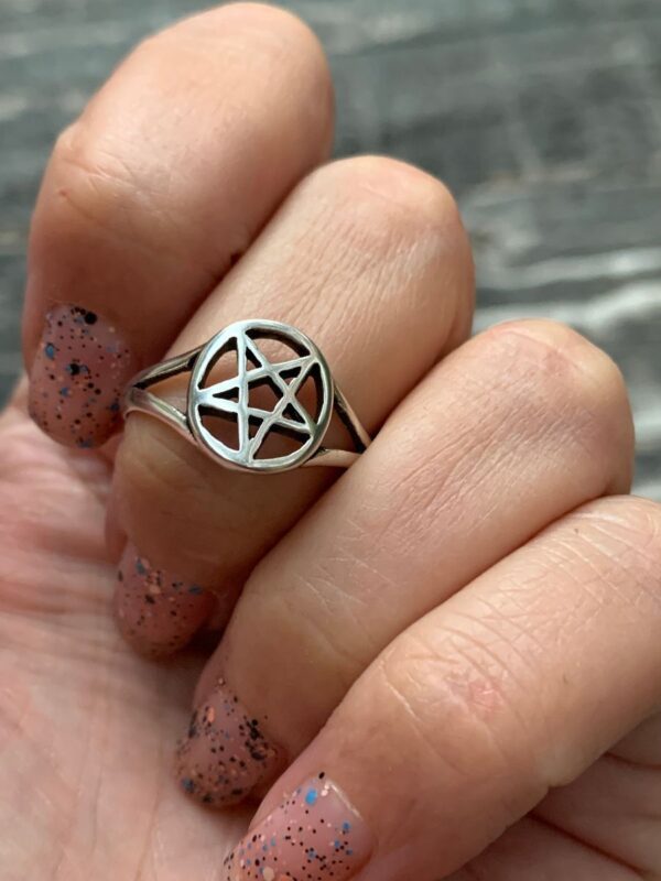product details: PENTACLE PENTAGRAM IN CIRCLE SILVER RING photo