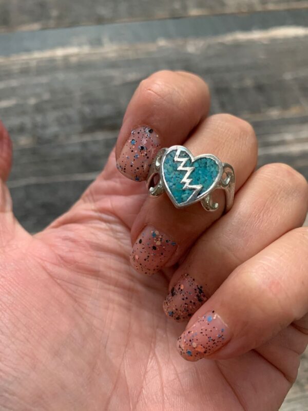 product details: LOVE STINKS BROKEN HEART CRUSHED TURQUOISE SILVER RING photo