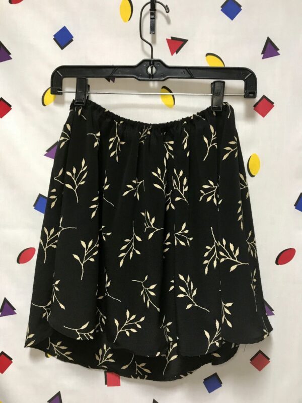 product details: 1990S FLORAL PATTERN MINI SKIRT W/ ELASTIC WAIST photo