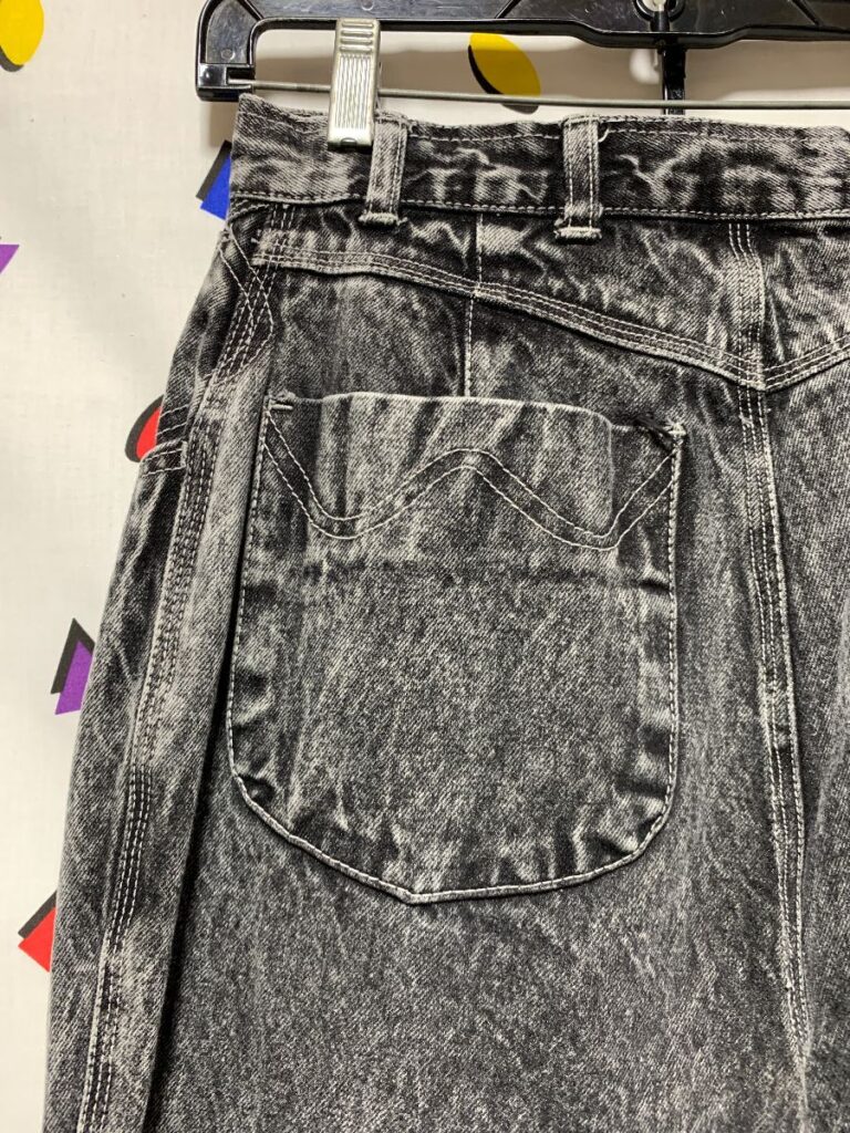 1990s Vintage Black Acid Wash Tapered Denim Mom Jeans | Boardwalk Vintage
