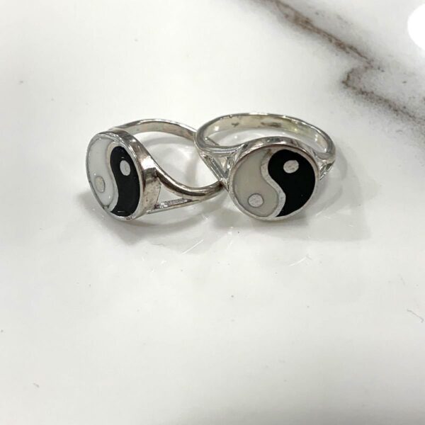 product details: BLACK AND WHITE CLASSIC YIN YANG DUAL FORCE BALANCE CHINESE PHILOSOPHY SILVER RING photo
