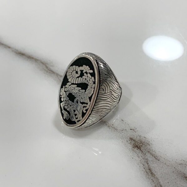 product details: SILVER DRAGON ORNATE DESIGN JET BLACK INLAY RING photo