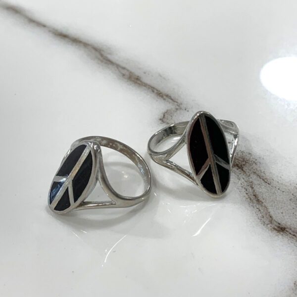 product details: 90S ELONGATED OVAL PEACE SIGN RING BLACK ENAMEL INLAY photo