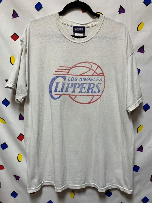 product details: THIN FADED & DISTRESSED NBA LOS ANGELES CLIPPERS 32 BLAKE GRIFFIN TSHIRT photo