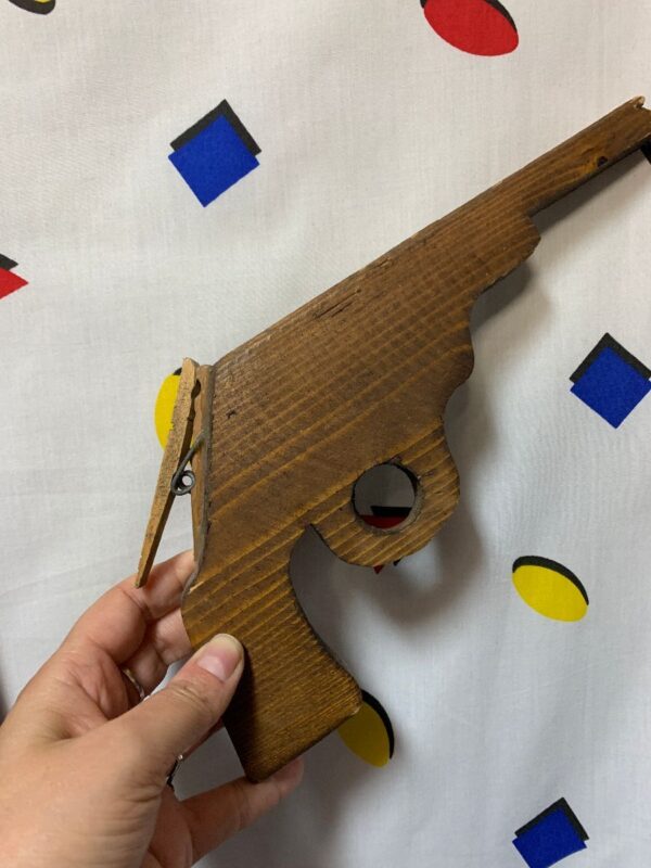 product details: CARVED WOOD GUN DIAPLY PIECE photo