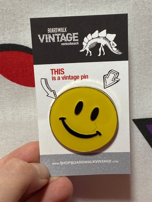 product details: LARGE ENAMEL SMILEY FACE PIN photo