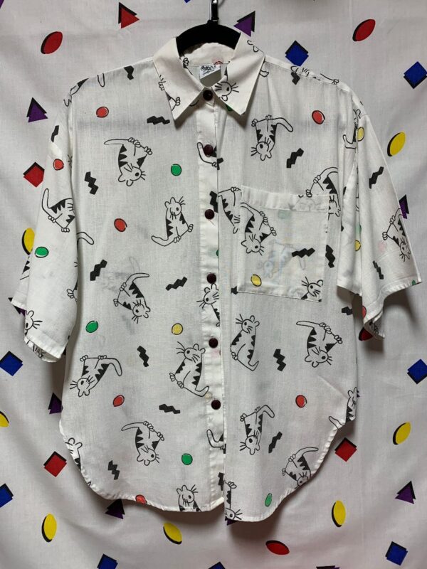 product details: 1980S ALLOVER CARTOON CAT & POLKA DOT SHIRT WITH FRONT POCKET ROUNDED HEM photo