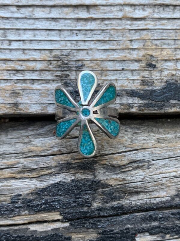 product details: SOUTHWESTERN CRUSHED TURQUOISE INLAY FLOWER DESIGN STERLING RING photo