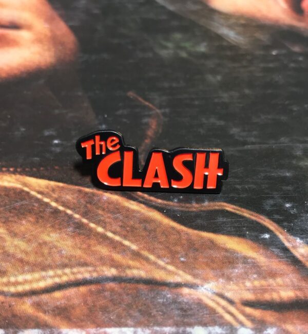 product details: NEW PIN - THE CLASH RED LOGO TEXT photo