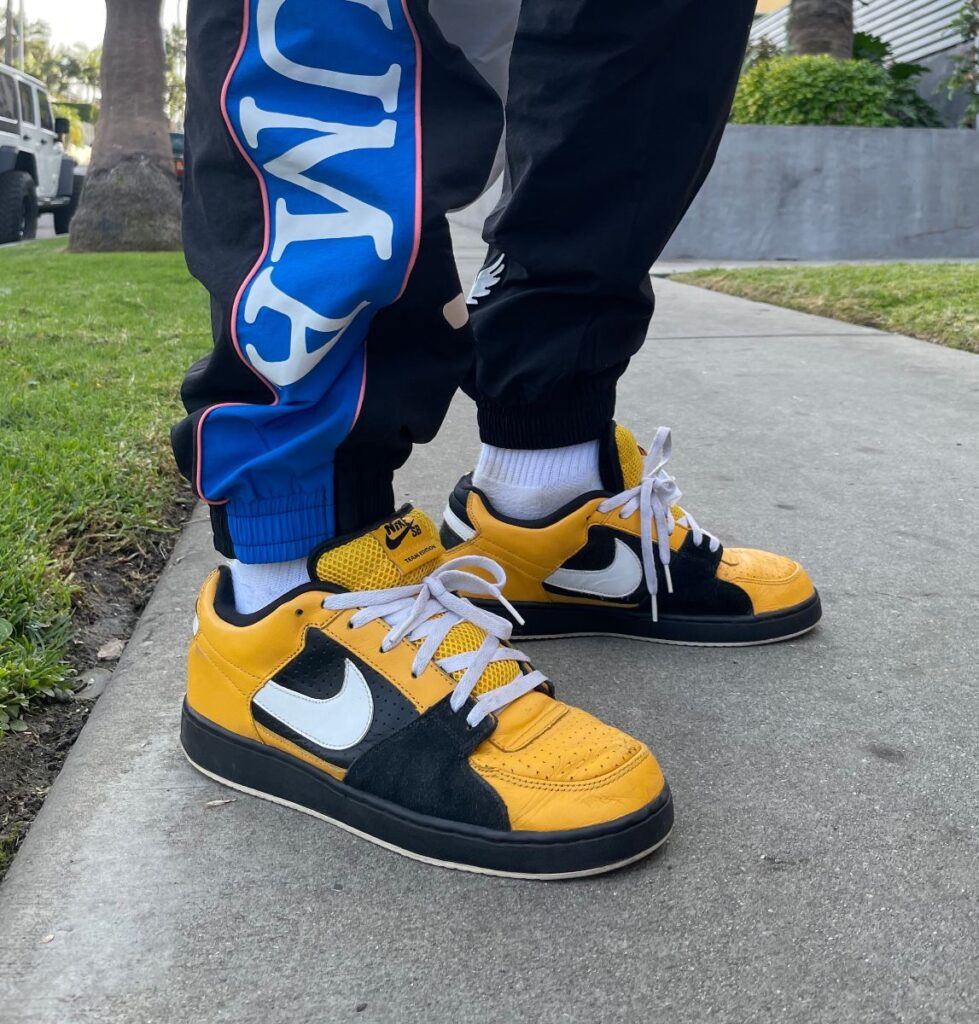 nike zoom 2000 black and yellow