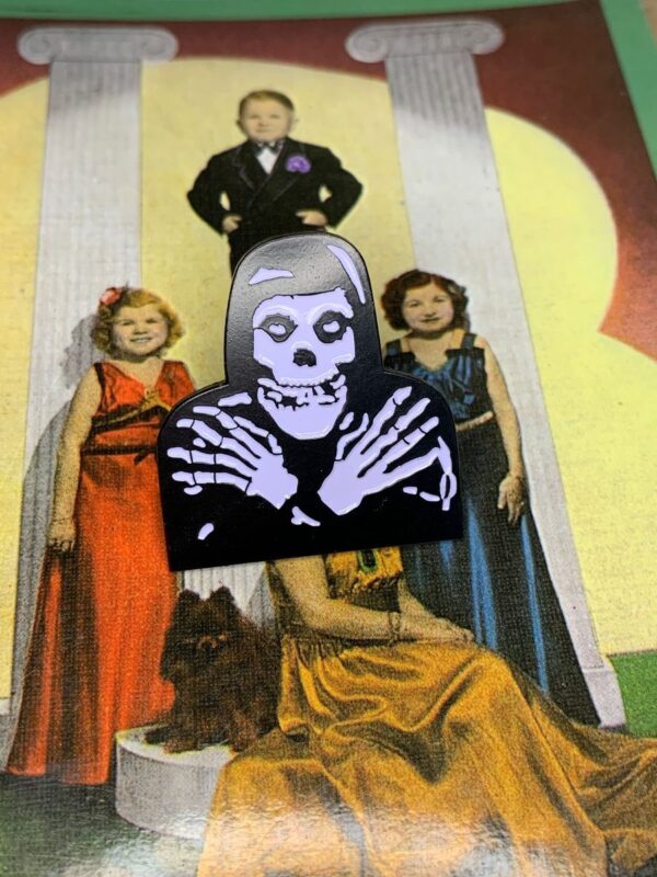 product details: NEW PIN - MISFIT SKULL CROSSED ARMS photo