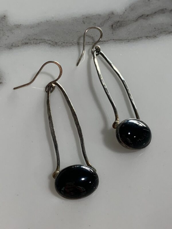 product details: BLACK OVAL ONYX STONE HAMMERED SILVER HANGING EARRINGS photo
