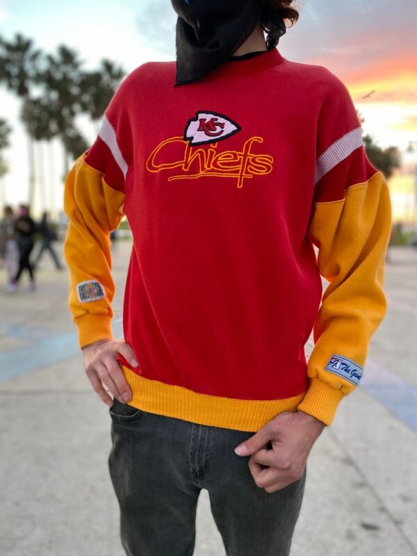 product details: 1980S COLORBLOCK NFL KANSAS CITY CHIEFS EMBROIDERED PULLOVER SWEATSHIRT photo