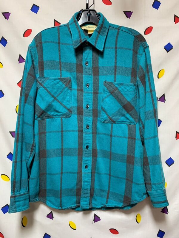 product details: PLAID BUTTON UP FLANNEL SHIRT WITH FRONT POCKETS photo