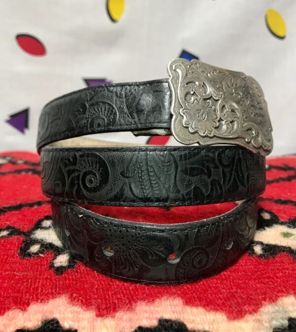 product details: ENGRAVED EMBOSSED FLOWER PAISLEY PATTERN LEATHER BELT photo