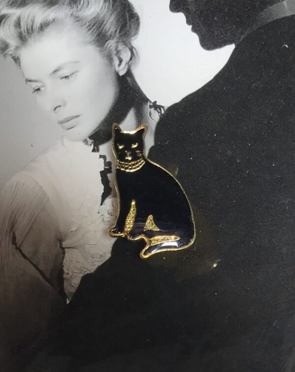 product details: SITTING BLACK CAT ENAMEL PIN photo