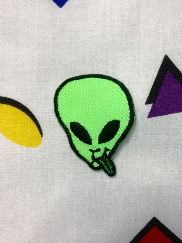 product details: 1990S ALIEN PATCH W/ GREEN TONGUE photo