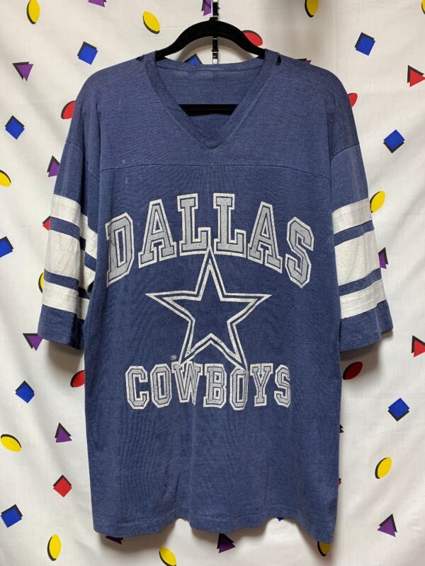 product details: T-SHIRT DALLAS COWBOYS STRIPED MID SLEEVE V-NECK photo
