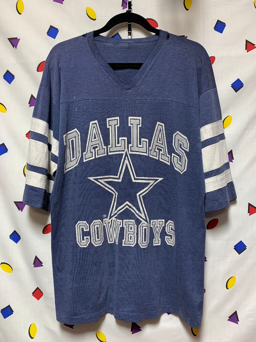 T-shirt Dallas Cowboys Striped Mid Sleeve V-neck | Boardwalk Vintage