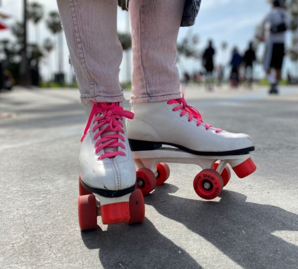 product details: 1980S WOMENS WHITE HOT PINK ROLLER DERBY 4 WHEEL QUAD SKATES URETHANE photo