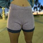 ADORABLE COZY VINTAGE 1970S ROLLER GIRL STYLE TWO TONE CUFFED WOOL KNITTED SHORTS