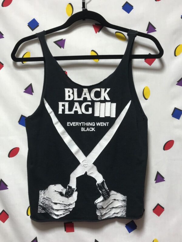 product details: TANK CUT SLEEVES BLACK FLAG photo