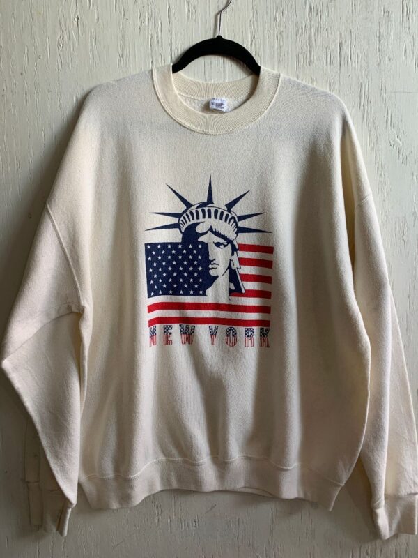 product details: NEW YORK STATUE OF LIBERTY AMERICAN FLAG GRAPHIC CREW NECK SWEATSHIRT - AS IS photo