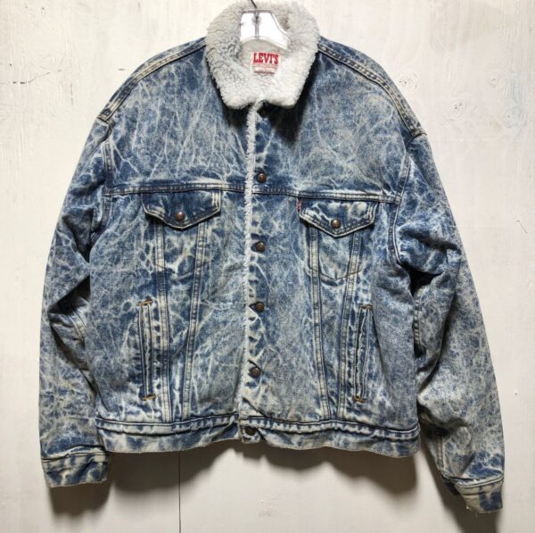 product details: LEVIS 441 SAN FRANCISCO- ACID-WASHED SHERPA LINED DENIM JACKET WITH BUTTON-CLOSURE photo