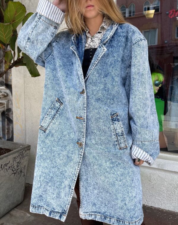 product details: 1980S LONG DENIM ACID WASH COAT W/ STRIPED CUFF LINING &AMP; CONTRAST STITCHING – AS IS photo