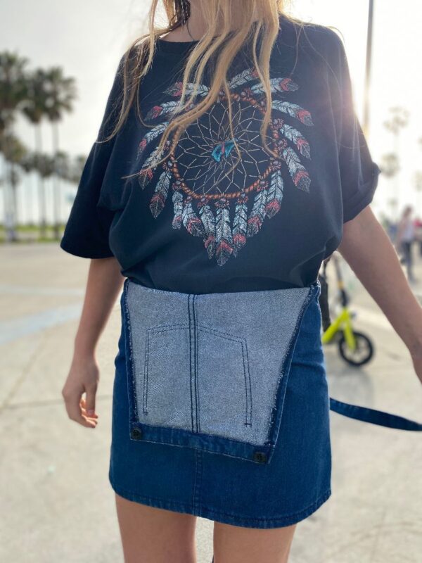 product details: CROPPED 1980S BOXY FIT DREAMCATCHER TSHIRT - AS IS photo