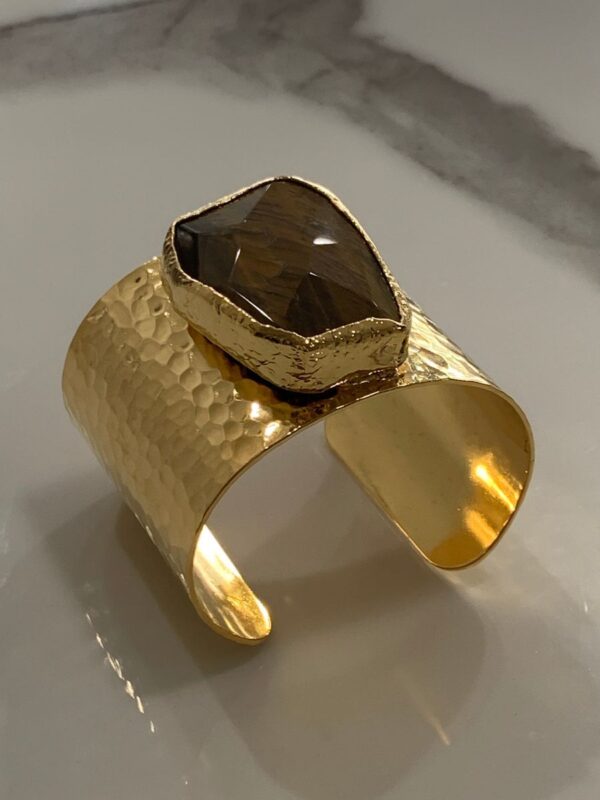 product details: HAMMERED CUFF BRACELET WITH LARGE POLISHED FACETED TIGERS EYE AGATE STONE photo