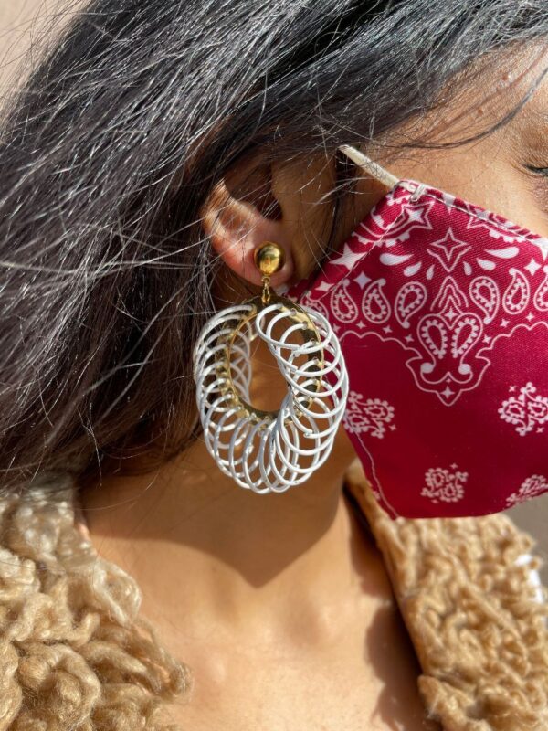 product details: RAD 1980S FUNKY GOLD HOOP EARRING W/ MULTIPLE DANGLING RINGS photo