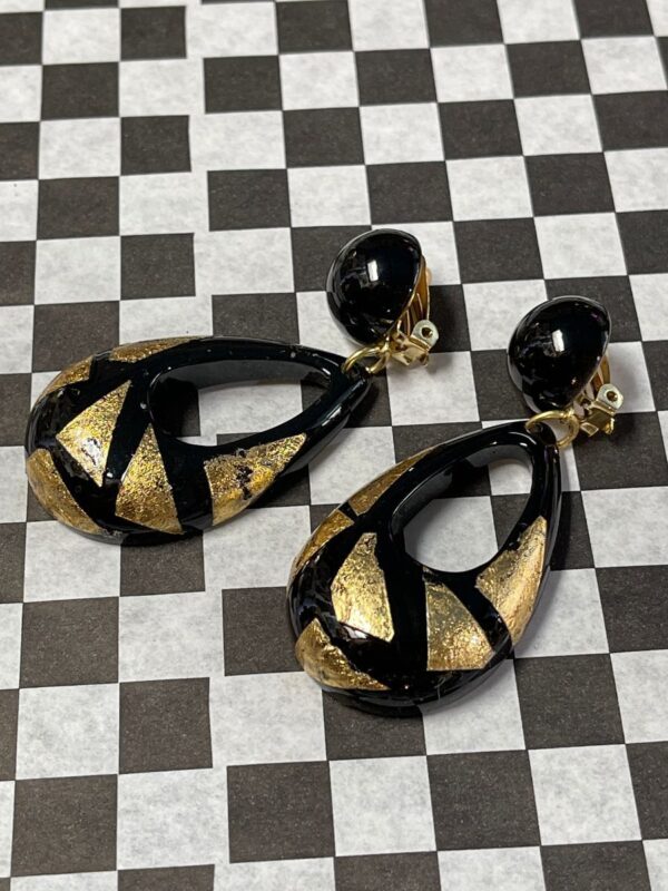product details: 1980S DEADSTOCK CHUNKY ROUND TEARDROP SHAPE EARRINGS WITH GOLD LEAF TRIANGLES photo
