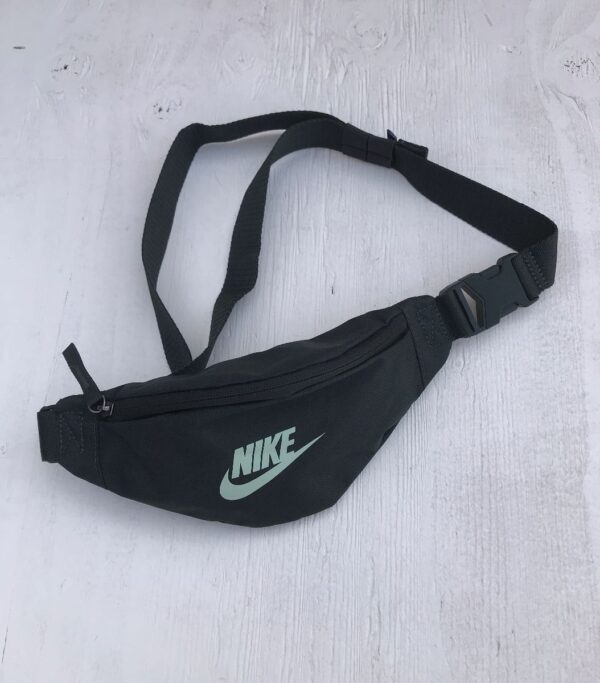 product details: RETRO NIKE FANNY PACK SMALLER SIZE photo