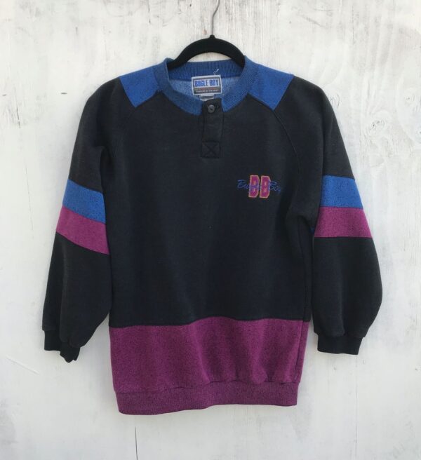 product details: CUTE COLOR BLOCK ONE BUTTON COLLAR CREWNECK SWEATSHIRT WITH CHEST BB LOGO SMALL FIT photo