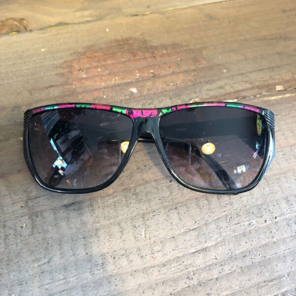 product details: SUNGLASSES PLASTIC MARBLE PRINT ON BROW photo