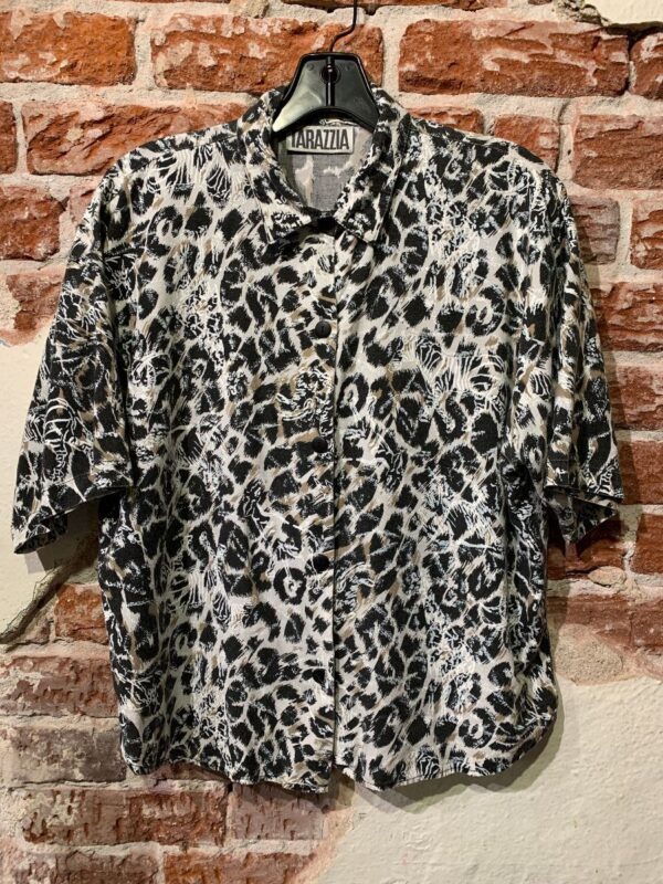 product details: SHORT SLEEVE ANIMAL PRINT CHEETAH &AMP; ZEBRA OUTLINE PRINT COLLARED BUTTON UP BLOUSE photo