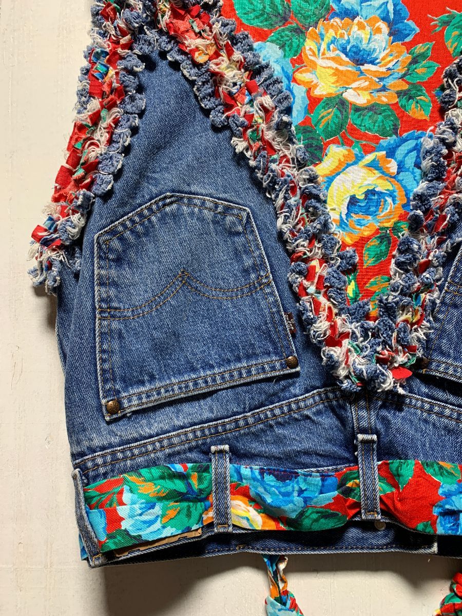 Sovjet gezond verstand Slordig Repurposed Levis Jeans One Of A Kind Denim Floral Vest | Boardwalk Vintage