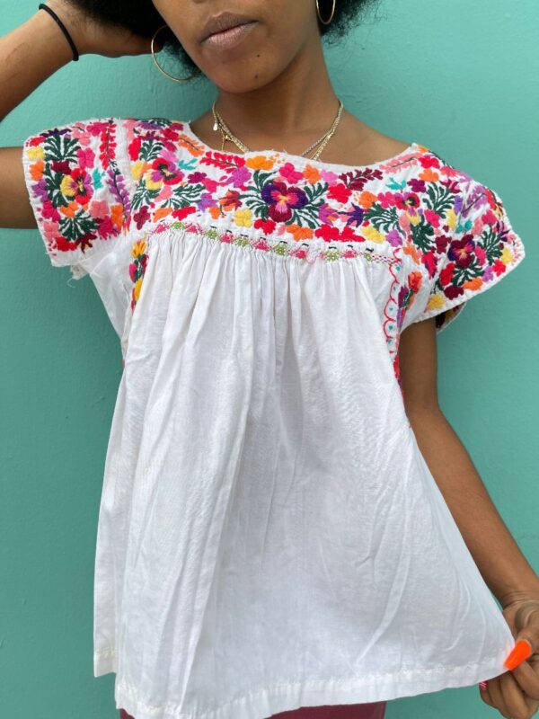 product details: ADORABLE EMBROIDERED COTTON MEXICAN TOP AS-IS photo