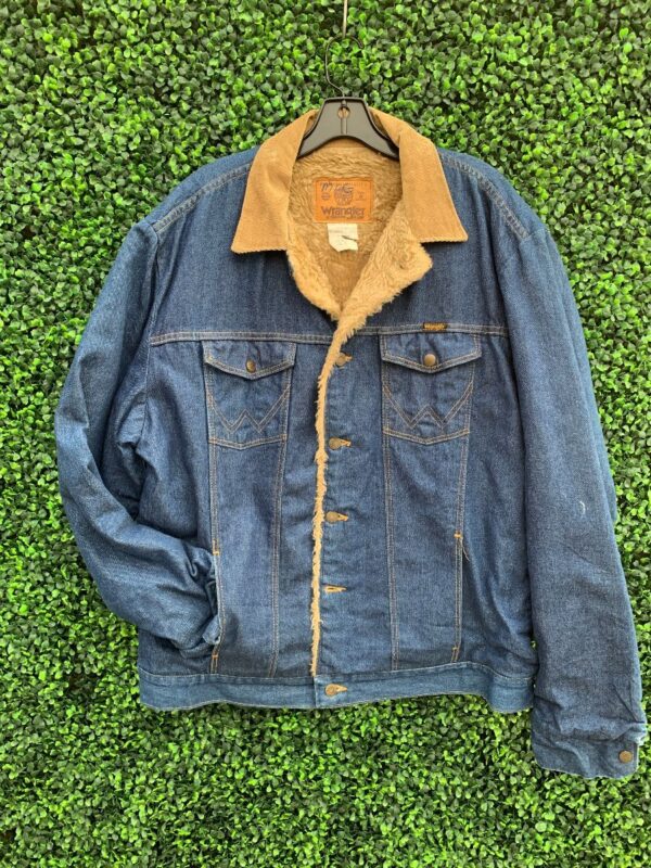 product details: RETRO DENIM JACKET W FAUX FUR SHERPA LINING AND CORDUROY COLLAR photo