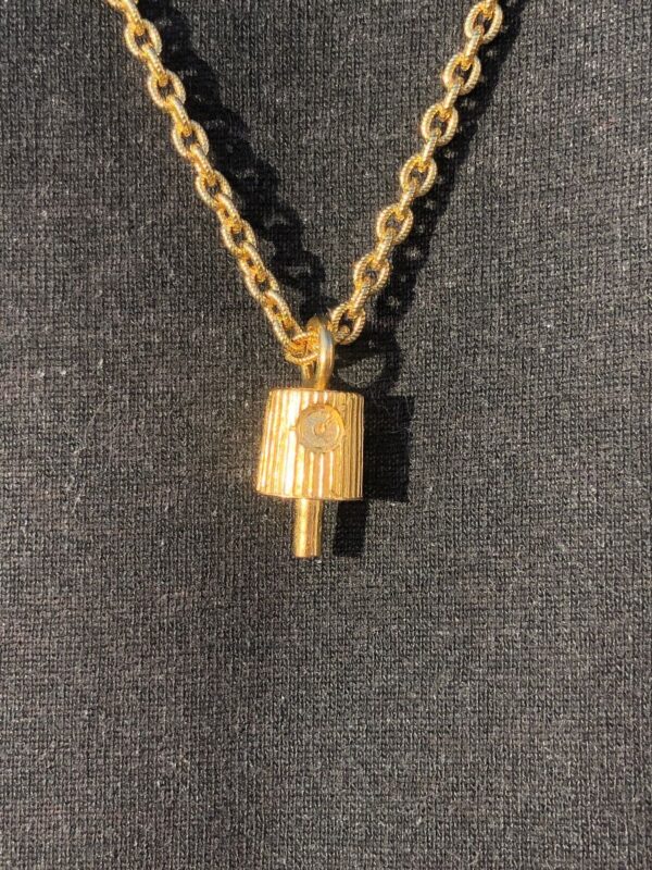 product details: SPRAY PAINT TIP PENDANT ON TEXTURED CHAIN LINK NECKLACE photo