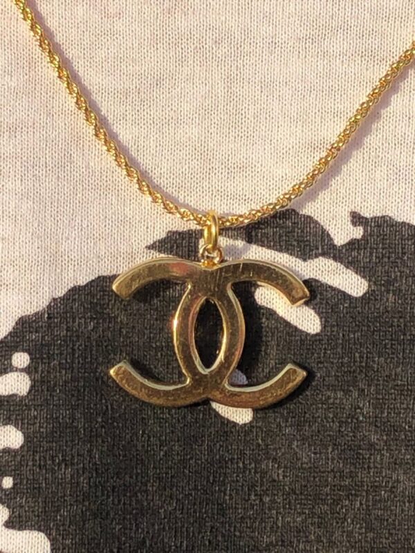 product details: CHANEL PENDANT ON DEADSTOCK 18K GOLD PLATED TWISTED FRENCH ROPE CHAIN NECKLACE photo