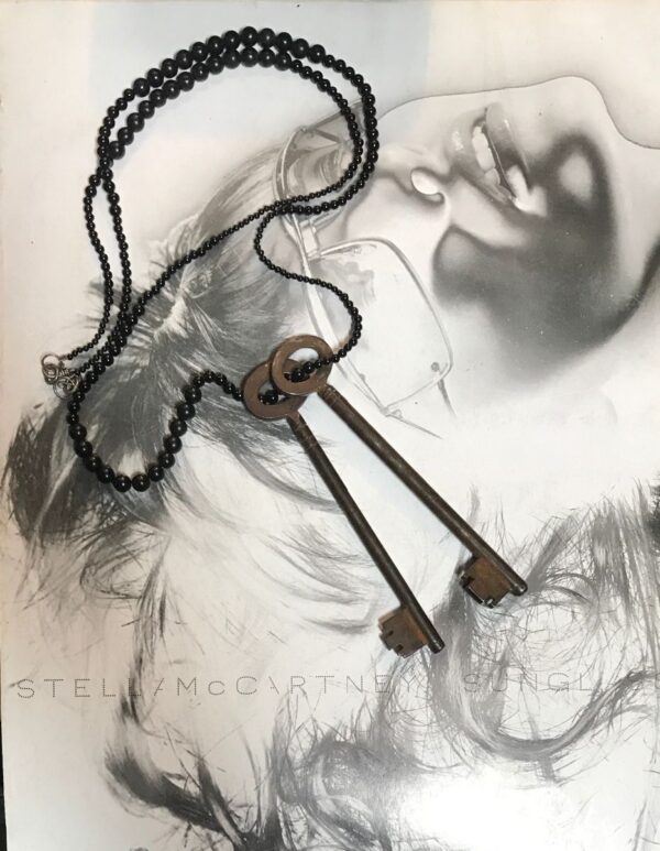 product details: BLACK PEARLS WITH DOUBLE KEYS NECKLACE photo